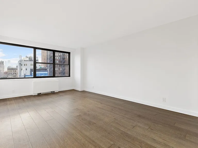 7 E 14th St #17RS — Photo 4