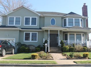 583 Knollwood Dr, West Hempstead, NY 11552