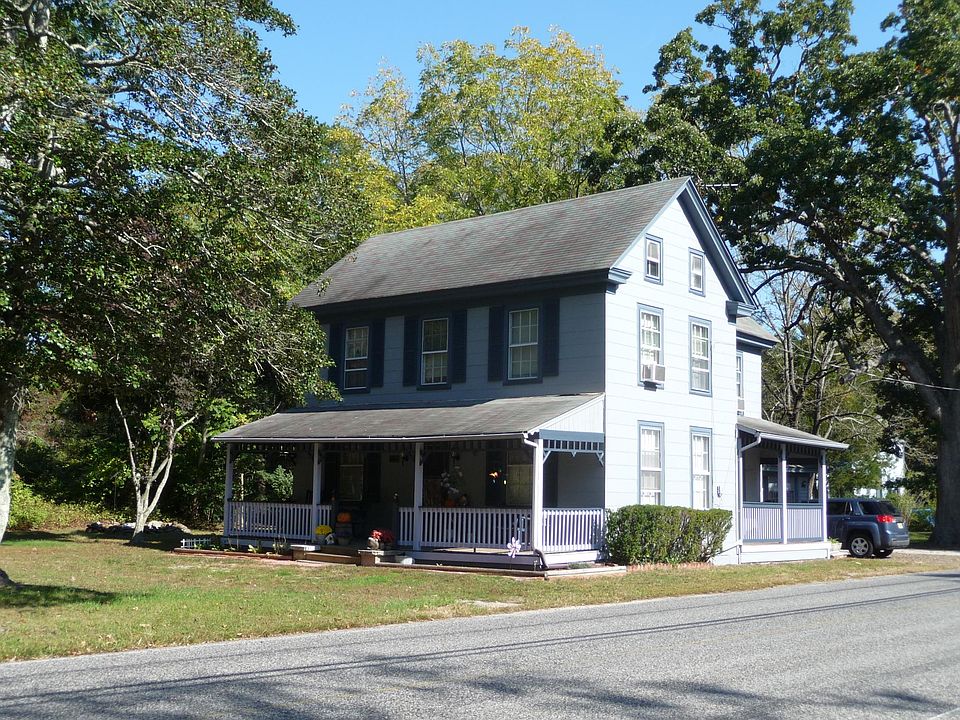 Studio located , side enterance