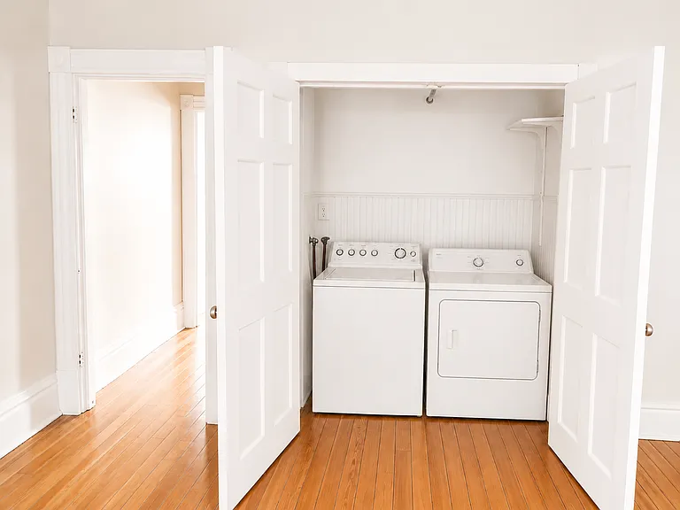 Washer/dryer hookups