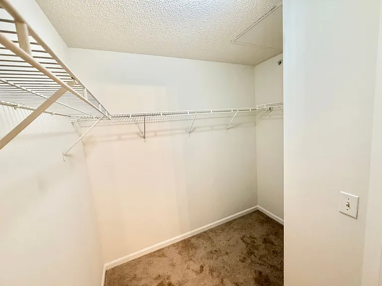 Lakeview Apartments — Photo 14