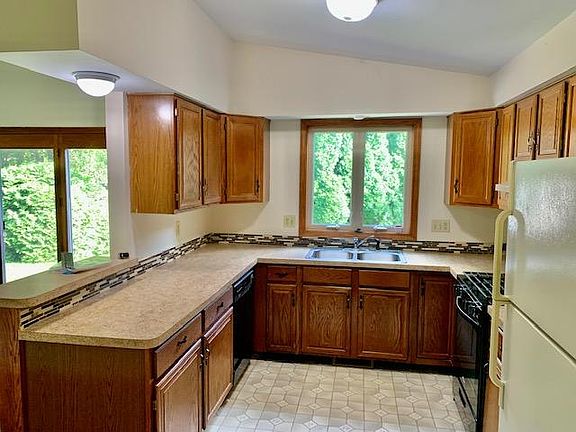 2nd image of 624 Plainfield Ct