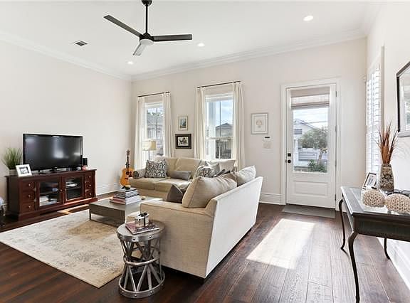 4th image of 2400 Valence St Unit 2400