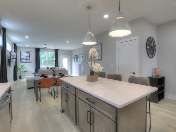 2016 Owen St, Nashville, TN 37208