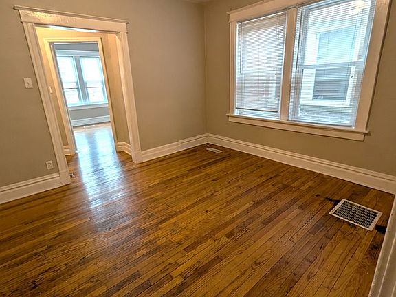 2nd image of 3206 Magnolia Ave APT 1E