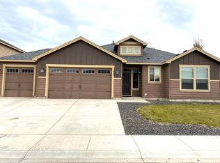 903 Crystal Ave, Moxee, WA 98936