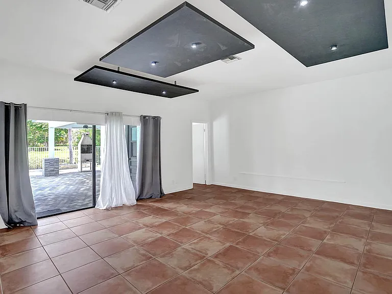 16610 Royal Poinciana Ct — Photo 69