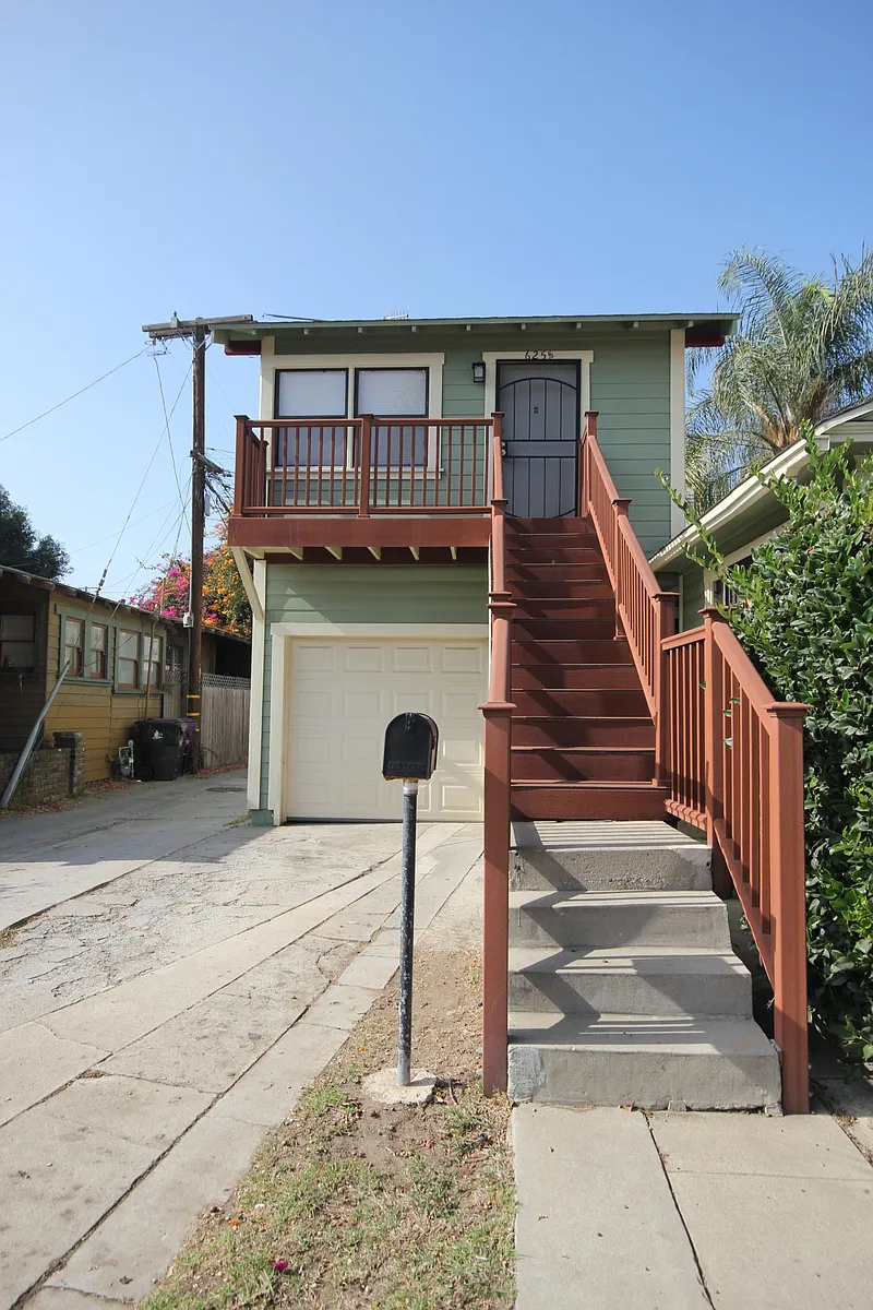 Building Photo - 625 1/2 Obispo Ave