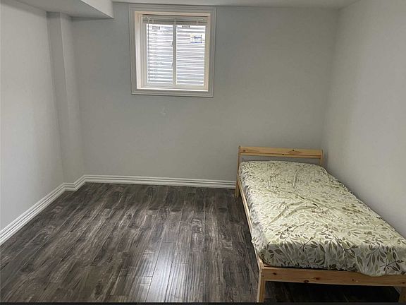 3rd image of 43 Saintsbury Sq #Basement