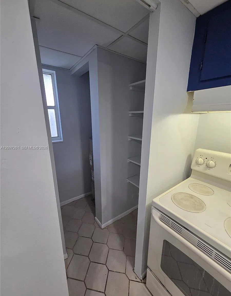 Versailles Gardens Condo — Photo 3