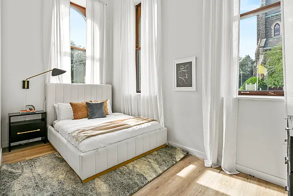 Rented by Nooklyn NYC LLC | media 13