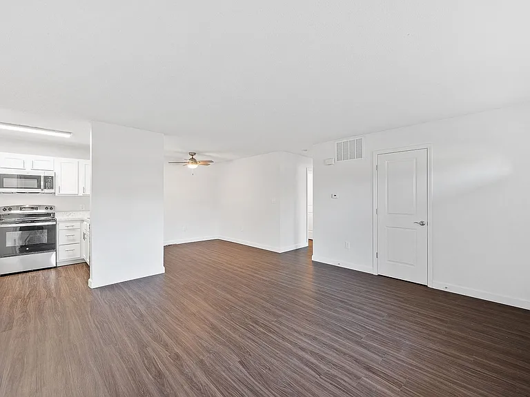 Apartments at Urbana — Photo 35