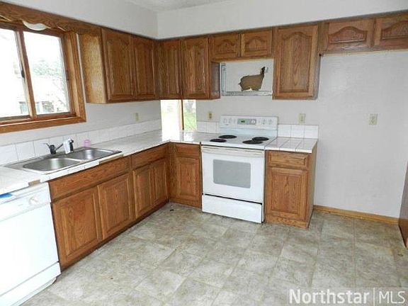 2nd image of 1372 104th Ave NW