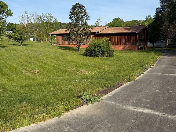 4th image of 912 Raccoon Valley Rd