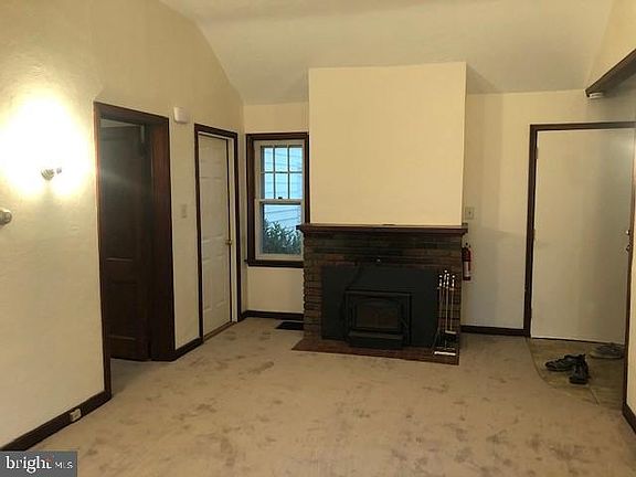 3rd image of 501 N Ridge Rd
