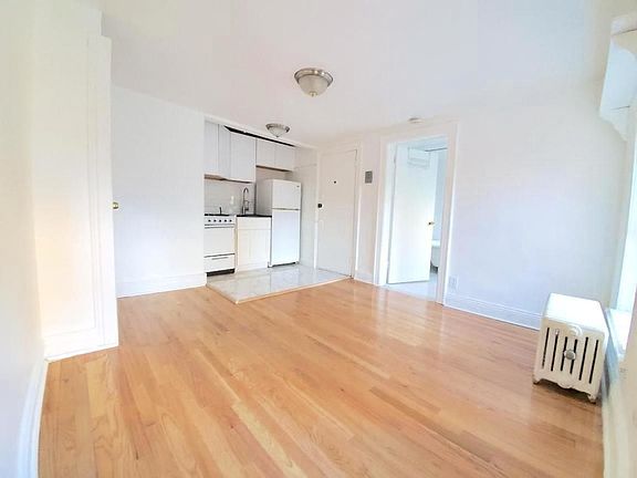 5th image of 47 Saint Felix St APT 4R