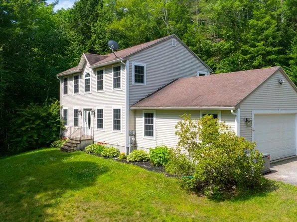 3 Farwell Drive, Raymond, ME 04071