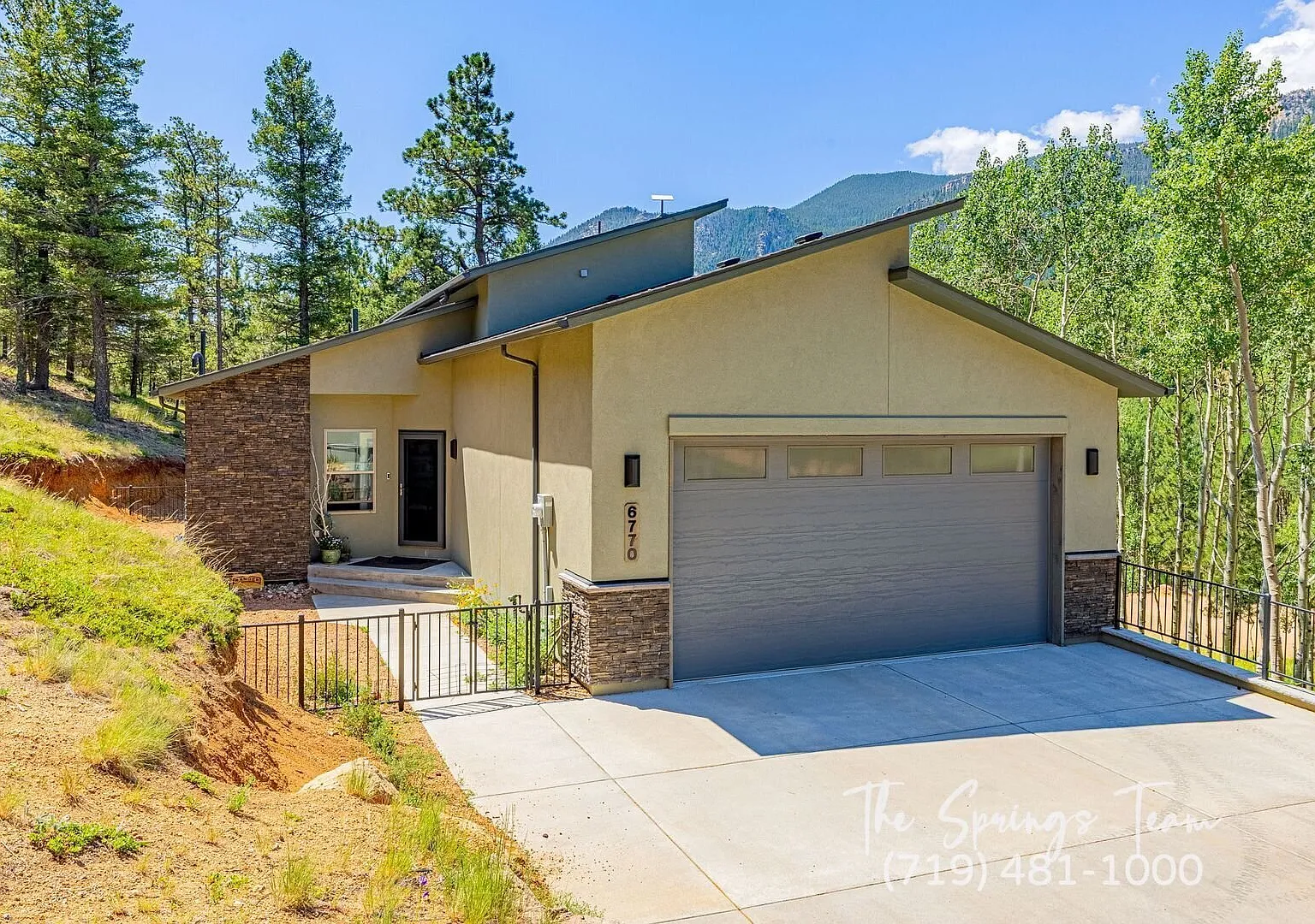 Stunning 4 BDRM Crystal Park Mountain Retreat — Photo 4