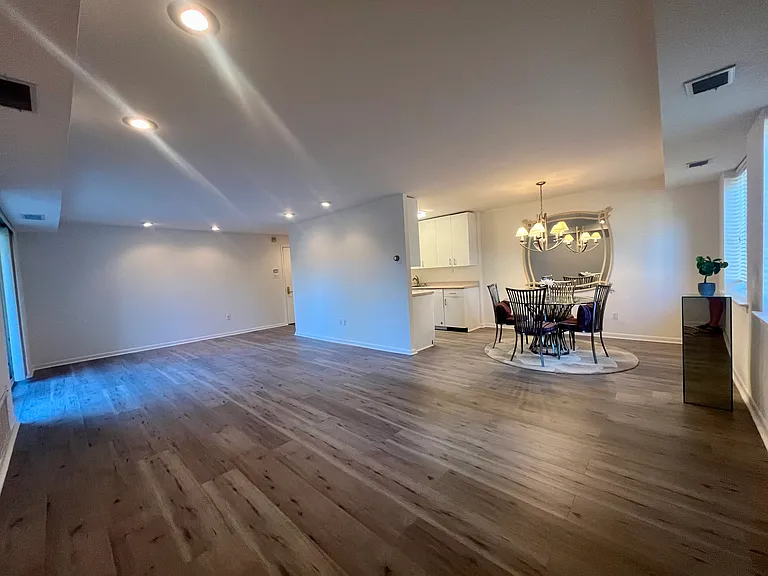 1637 Oakwood Dr #S113 — Photo 5