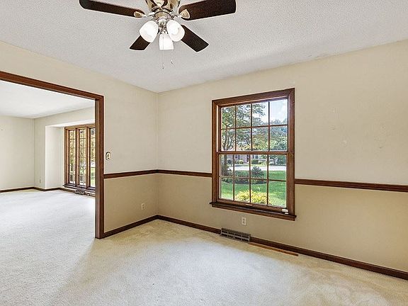 4th image of 243 Dartmouth Dr