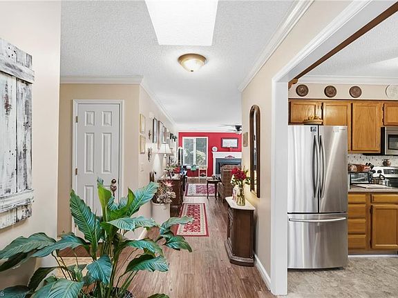 5th image of 406 Chadbourne Ct
