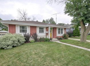 919 Ostergaard Ave, Racine, WI 53406