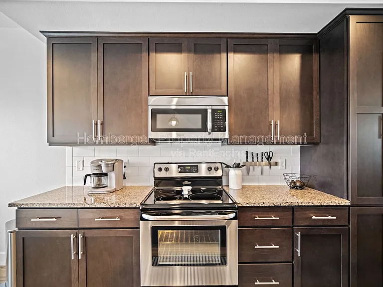 2325 W Bridge Ave — Photo 3