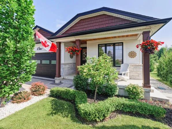 1 Creek Side Pl, Lambton Shores, ON N0M 1T0