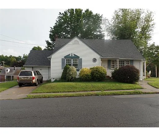 494 Florida Grove Rd photo 1