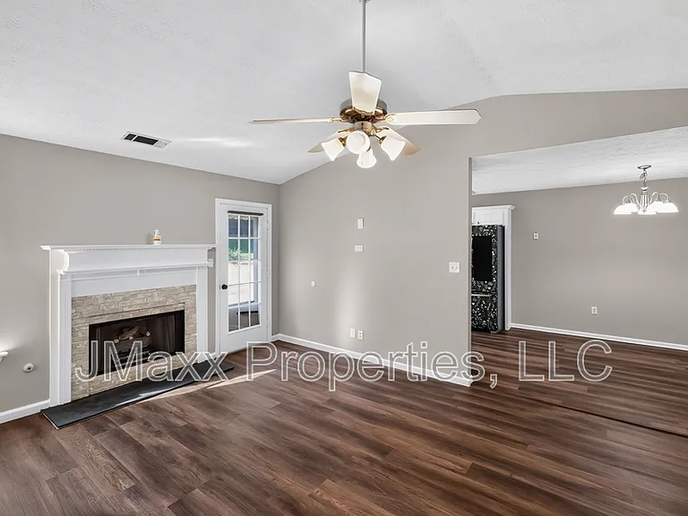 22 Canterbury Dr — Photo 4