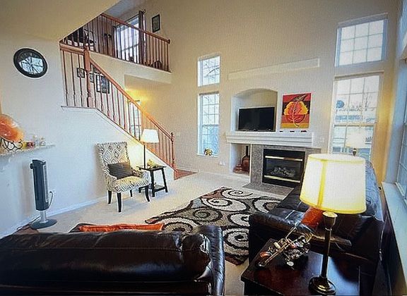 4th image of 382 Vaughn Cir