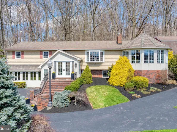 240 Pine View Dr, Denver, PA 17517