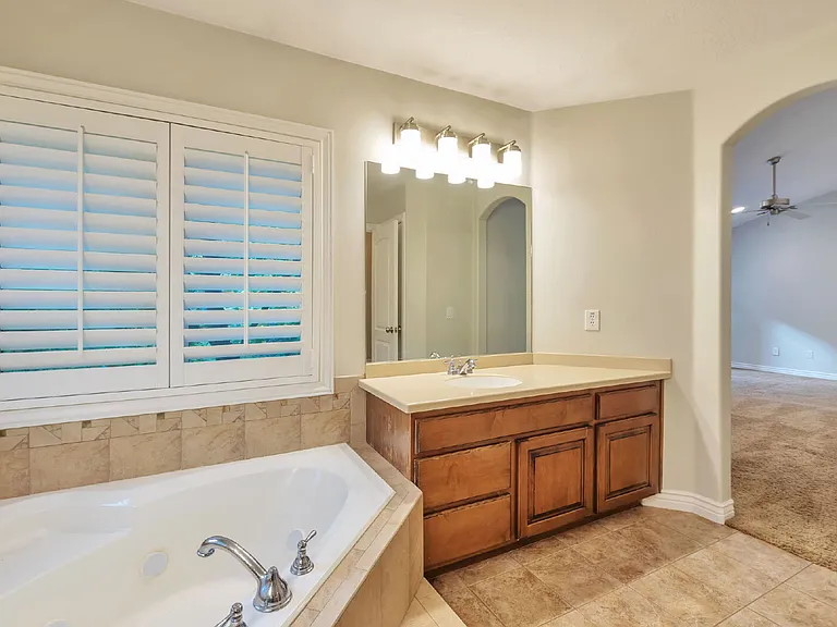 4497 Spring Meadow Dr — Photo 18