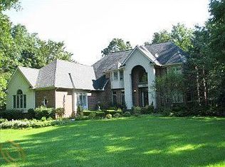 1911 Mystic Hills Dr, Milford, MI