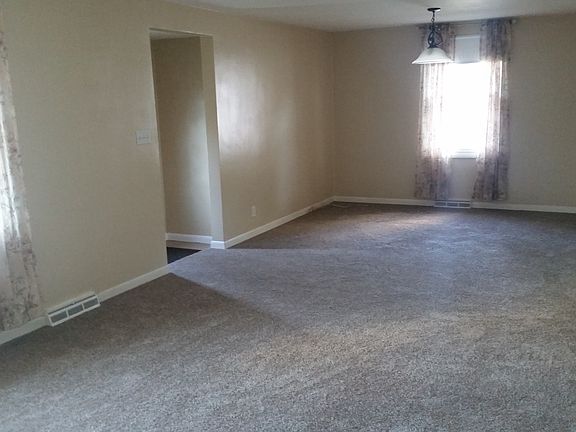 3rd image of 285 Abbington Ave