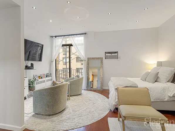 215 E 24th St APT 416, New York, NY 10010