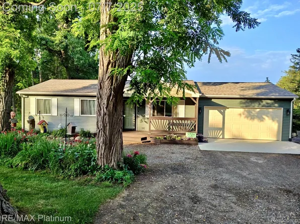 5729 Crandall Rd, Howell, MI 48855