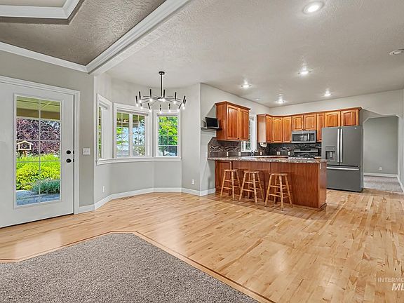 3rd image of 2085 Shelley Dr