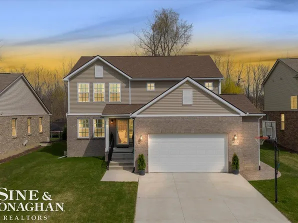 48378 Manhattan Dr, Macomb, MI 48042
