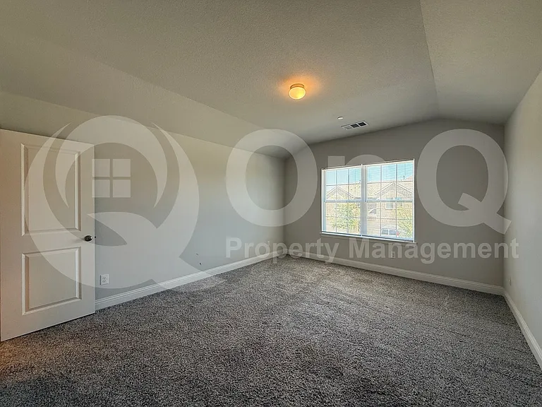 588 Hutchinson Ln — Photo 13