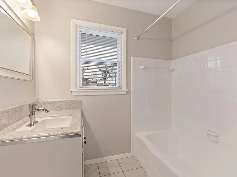 2406 S Yale Ave — Photo 14