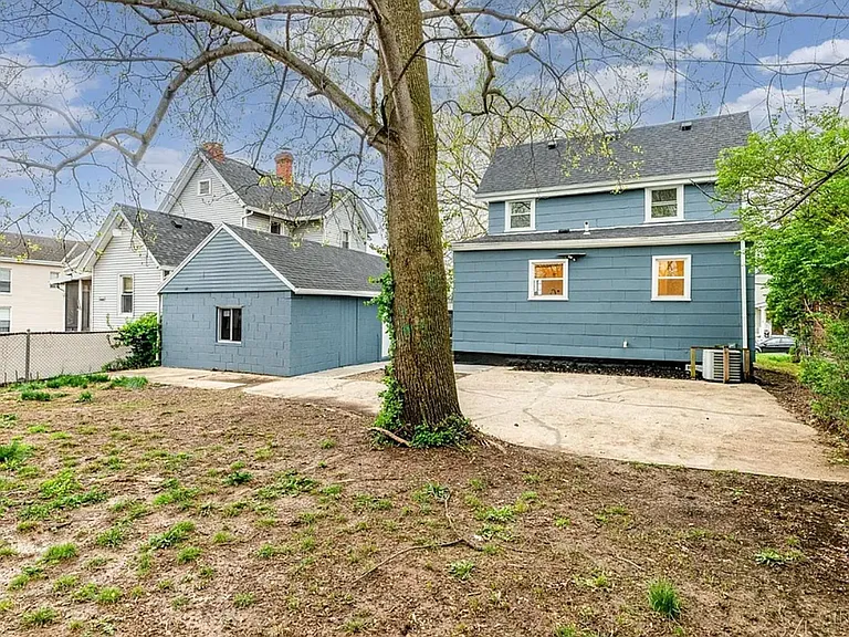 6832 Kenton Ave — Photo 8
