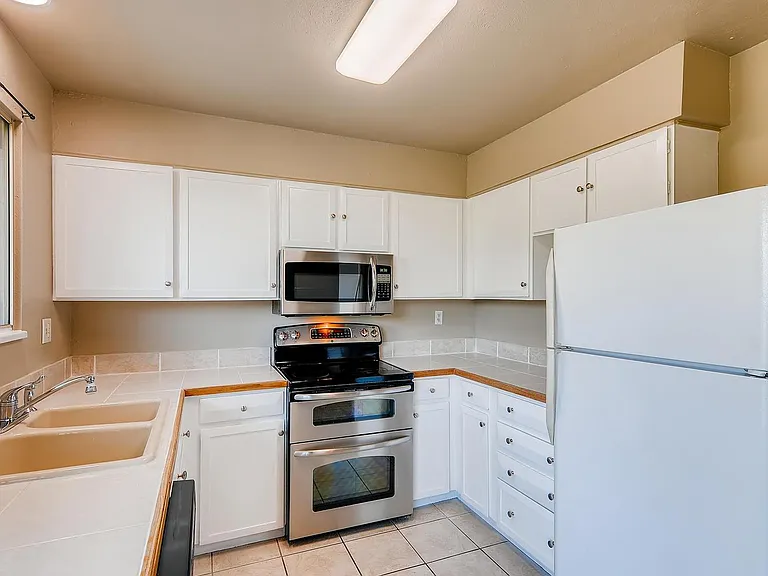 3940 Hoyt Ct — Photo 6