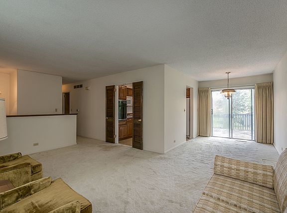 3rd image of 595 Hitchcock Ave