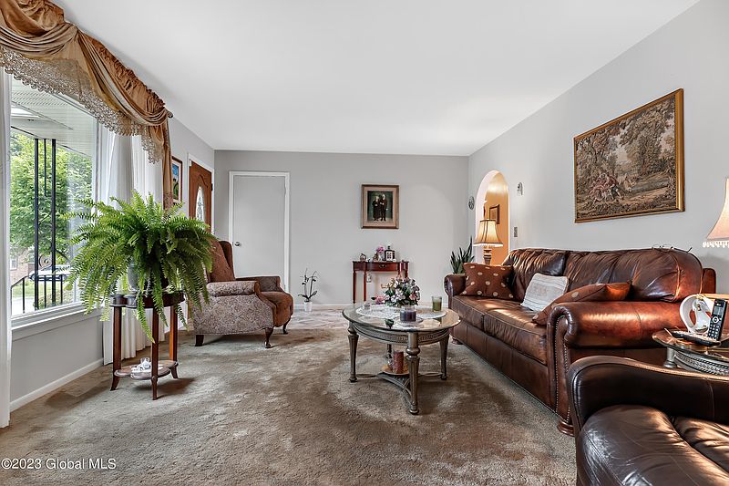 3rd image of 34 Beach Avenue