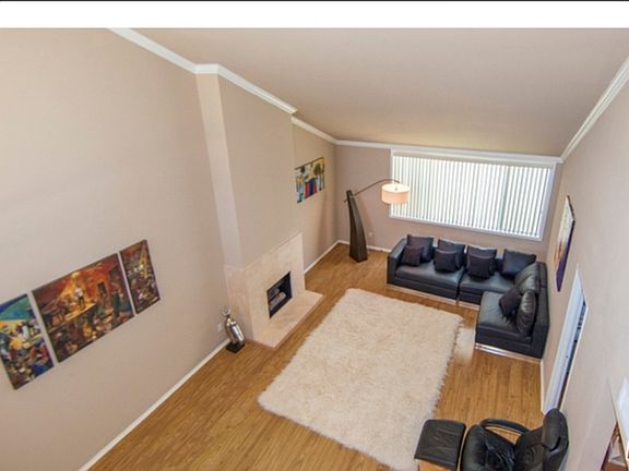 4th image of 5325 Newcastle Ave Unit 301