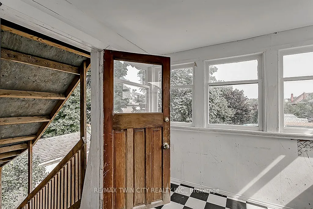 4 bed, $2,390 — Photo 3