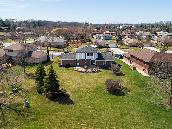 3rd image of 14721 Middle Pinecreek Dr