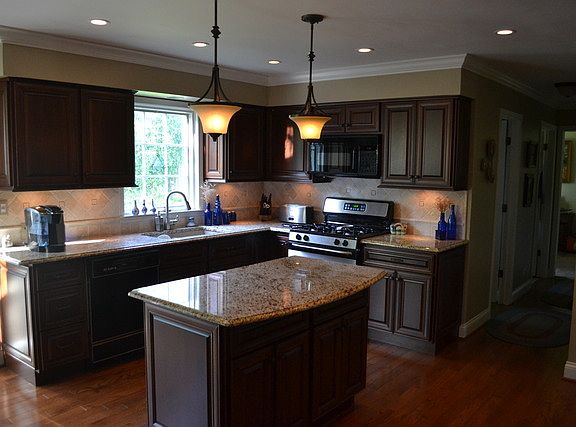4th image of 5115 Barcroft Dr