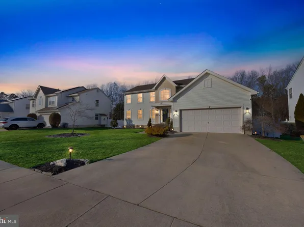 7 High Woods Ave, Sicklerville, NJ 08081